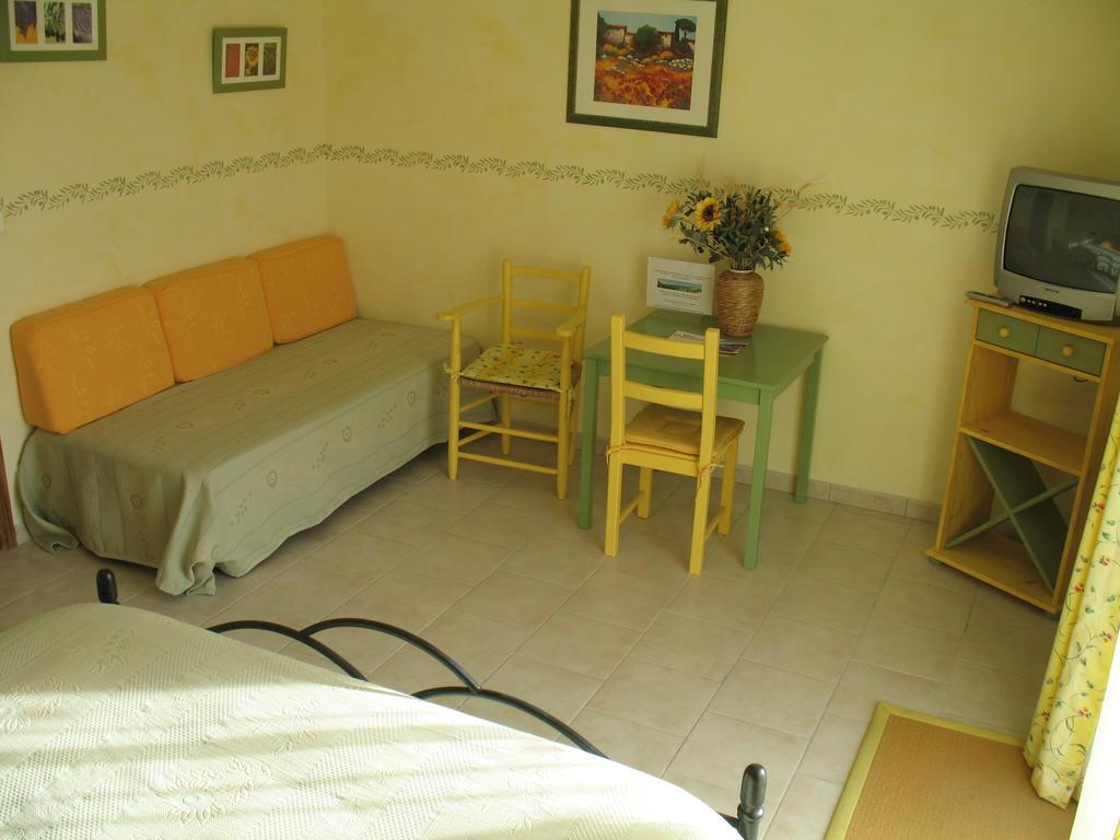 Le Jas Du Gabian Hotel Volonne Exterior photo